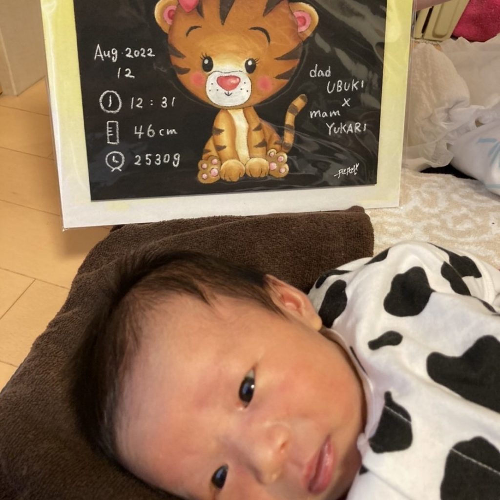 赤ちゃんと絵画