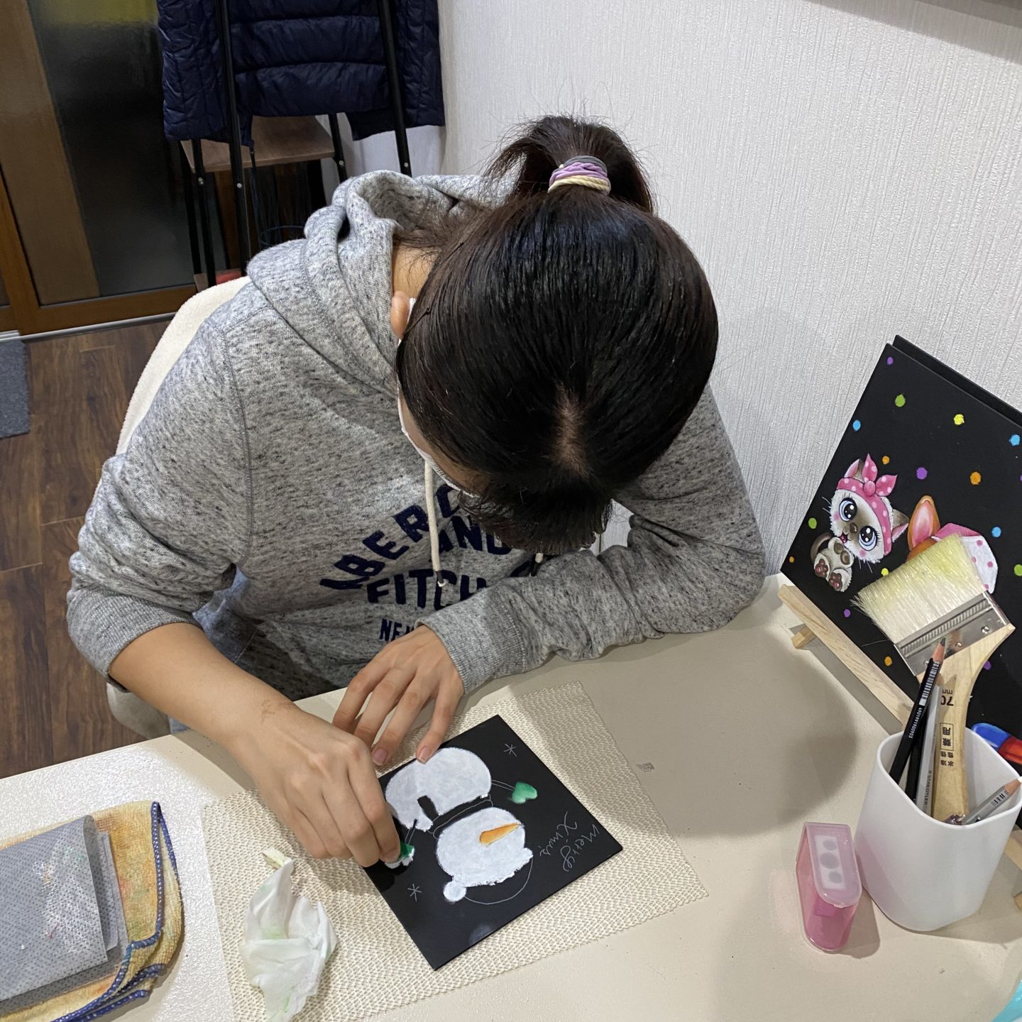 絵を描く女の子